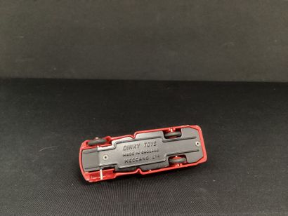 DINKY TOYS :
Camion studebacker, rouge.
Publicité...