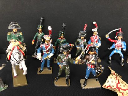 LOT de soldats, personnages et divers en...