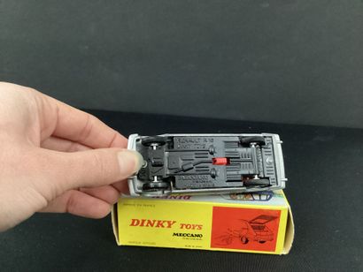 DINKY TOYS :
Renault 16 peinte gris métal.
Avec...