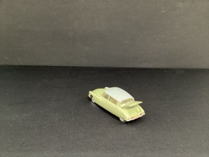 DINKY TOYS :
Citroën DS 19 vert clair et...