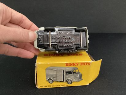 DINKY TOYS : 
Camionnette Citroën type H,...
