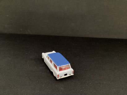 DINKY TOYS:
Fiat 1800 station wagon, sky...