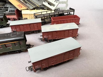JOUEF :
Lot de voitures et wagons avec des...