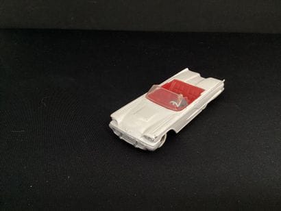 DINKY TOYS : 
Ford Thunderbird cabriolet,...