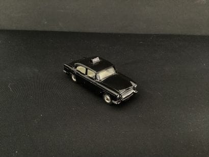 DINKY TOYS :
Humber Hawk, police, noire.
Un...