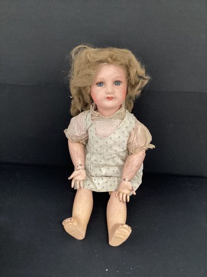 POUPEE, tête et corps en composition, bouche...