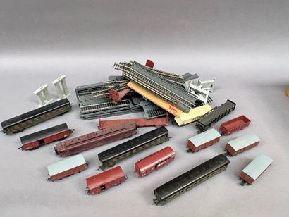 JOUEF :
Lot de voitures et wagons avec des...