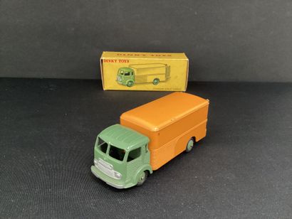 DINKY TOYS :
Camion Simca Cargo, vert et...
