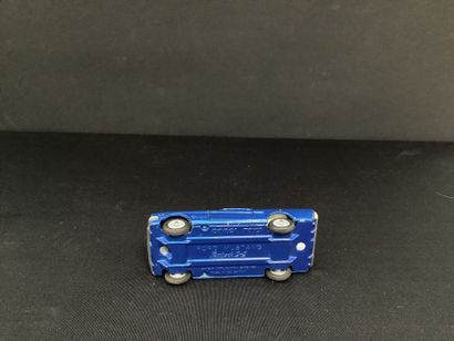 CORGI TOYS :
Ford mustang, blue.
Opening...