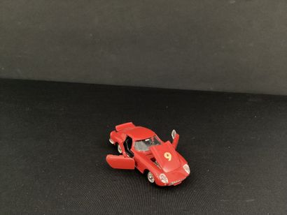 DINKY TOYS :
Ferrari 250 GT, rouge.
Ouvrants.
Sans...