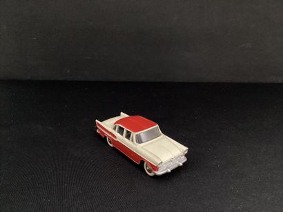 DINKY TOYS :
Simca Chambord, rouge et blanche.
Sans...