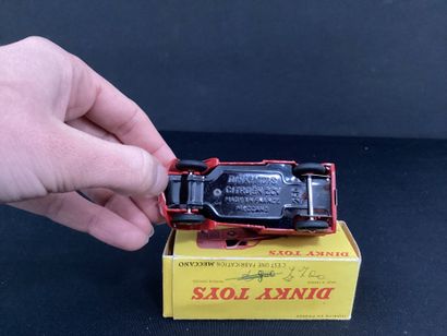 DINKY TOYS :
Fourgonnette incendie, 2 CV...