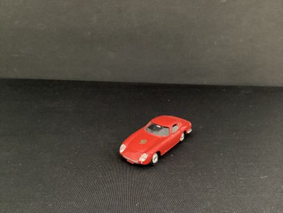 DINKY TOYS :
Ferrari 250 GT, rouge.
Ouvrants.
Sans...