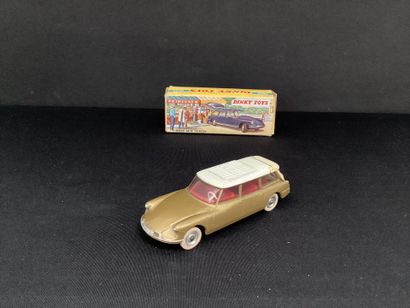 DINKY TOYS :
Citroën ID 19 station wagon,...