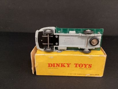 DINKY TOYS :
Camion Simca 