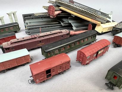 JOUEF :
Lot de voitures et wagons avec des...