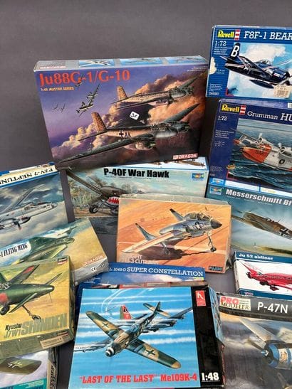 LOT de maquettes d'avions civile et militaires...