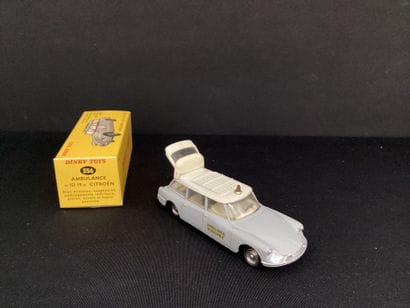 DINKY TOYS : 
Ambulance municipale Citroën...