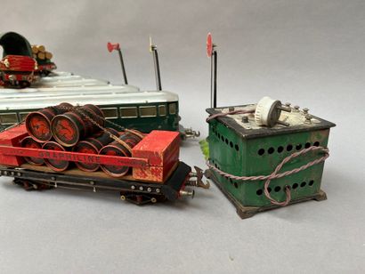 EDOBAUD :
Trains électriques en tôle comprenant...