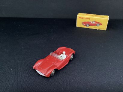 DINKY TOYS :
Maserati Sport 2000, red.
With...