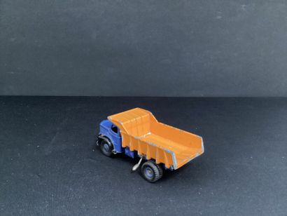 DINKY TOYS :
Berliet, Benne Marrel, orange...