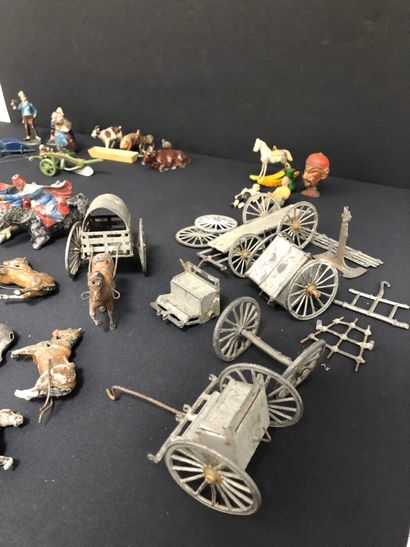 LOT de soldats, personnages, chevaux, animaux...