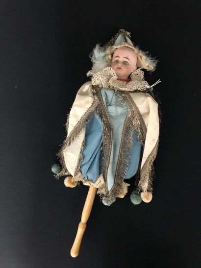 POUPEE marotte avec tête en biscuit et corps...