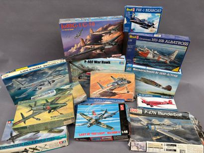 LOT de maquettes d'avions civile et militaires...