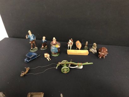 LOT de soldats, personnages, chevaux, animaux...