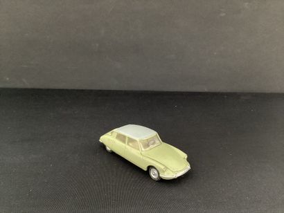 DINKY TOYS :
Citroën DS 19 vert clair et...
