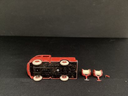 DINKY TOYS :
Berliet 1st aid fire truck.
With...