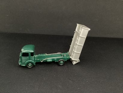 DINKY TOYS:
Simca 