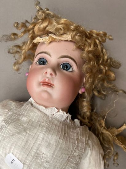 BEBE EMILE JUMEAU, avec tête en biscuit coulé,...
