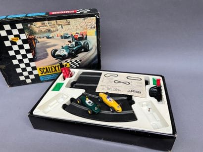 TRIANG :
SCALEXTRIC, Circuit automobile,...