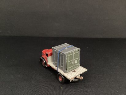 DINKY TOYS :
BERLIET GLR, porte-conteneurs,...