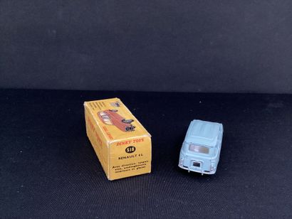 DINKY TOYS :
Renault 4L, bleu-ciel. Modèle...