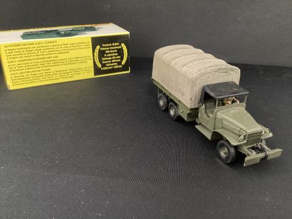 DINKY TOYS : 
Camion G.M.C. Militaire Bâché.
Hayon...