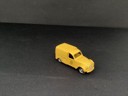 DINKY TOYS :
Citroën 2CV wegenwacht, jaune.
Avec...
