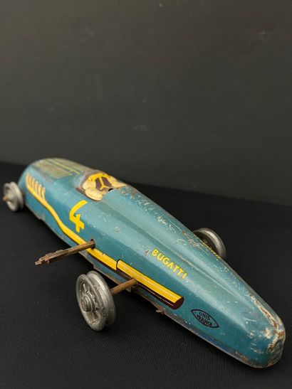 BUGATTI JEP :
Voiture de course en tôle bleue...