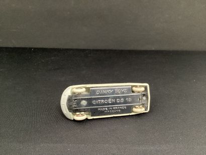 DINKY TOYS :
Citroën DS 19 beige and black...