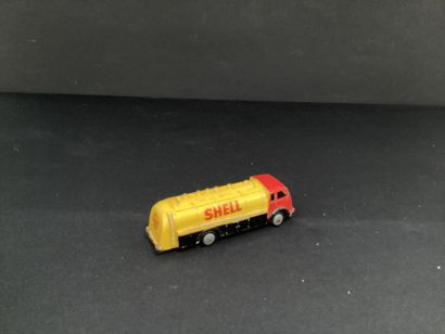 DINKY TOYS:
LOT of four small trucks including:
A...