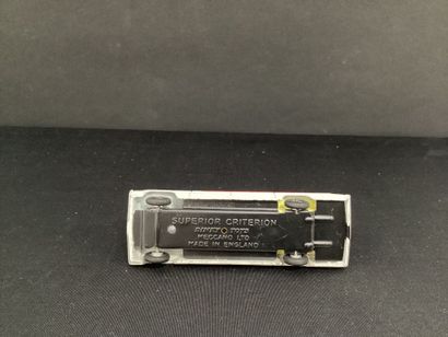 DINKY TOYS:
American ambulance, 