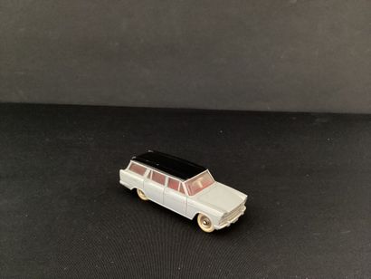 DINKY TOYS :
Fiat 1800 break grise, intérieur...