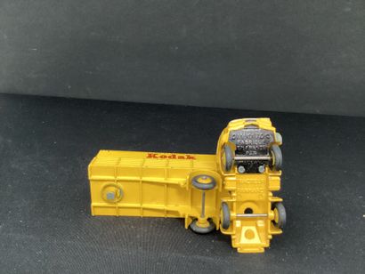 DINKY TOYS :
Camion Panhard semi-remorque,...