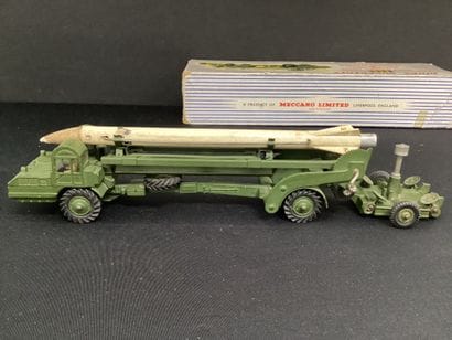 DINKY SUPERTOYS :
Missile 