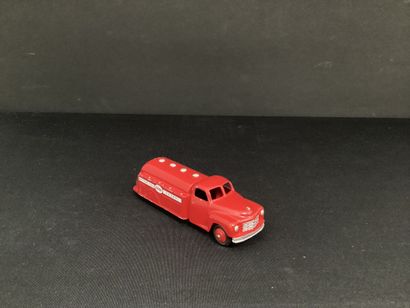 DINKY TOYS :
Camion studebaker.
Publicité...