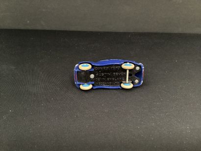 DINKY TOYS :
Austin Devon, bleu.
Sans glaces.
Sans...