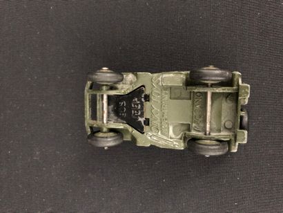 DINKY TOYS :
Jeep Willys.
Missing the figure,...
