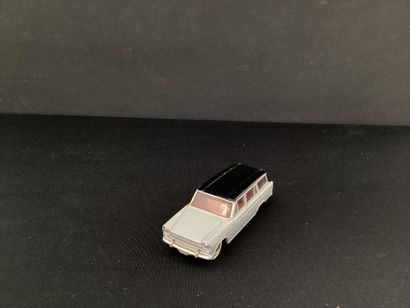 DINKY TOYS :
Fiat 1800 break grise, intérieur...
