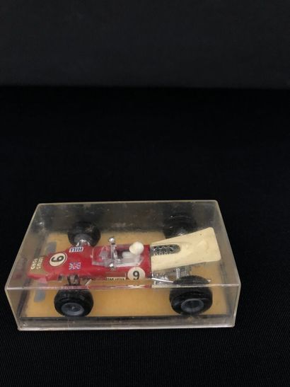Red and cream Lotus Ford, n°9.
Driver Graham...